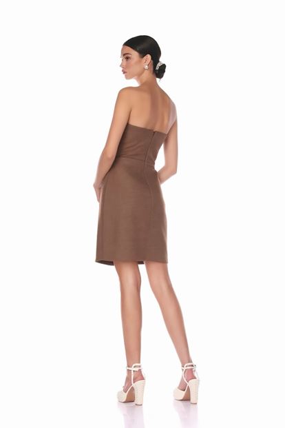 Robe de soirée mini bustier marron ornée de pierres